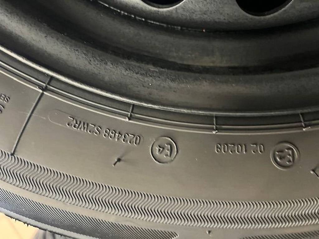 Volkswagen Golf ORIG.KOLA VČ POKLIC- 195/65/15