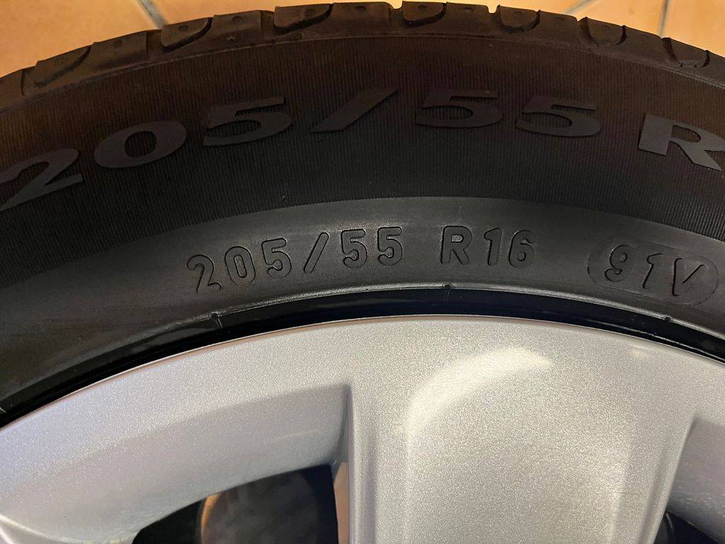 BMW 320 LET. KOL VČETNĚ PNEU 205/55/16