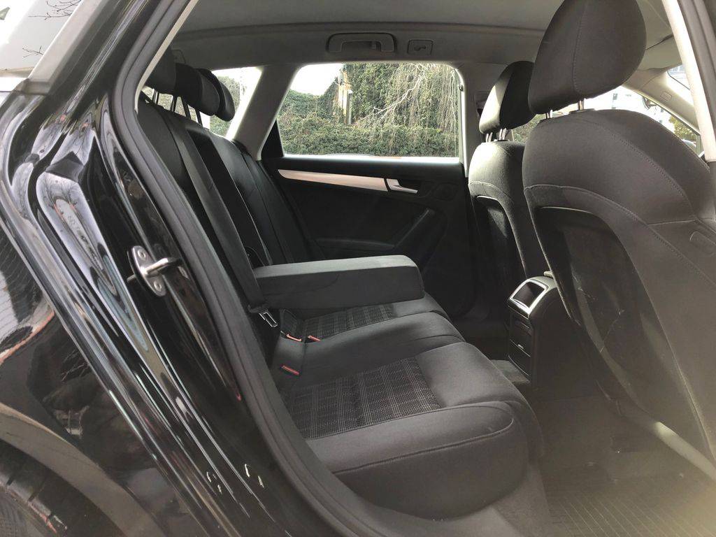 Audi A4 2.0TDI/2010/S.KNIHA,SPORT-140