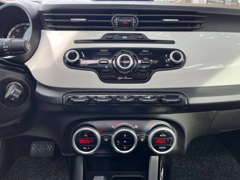 Alfa Romeo Giulietta 1.4TB/2012/AT,SPORT-ZÁRUKA