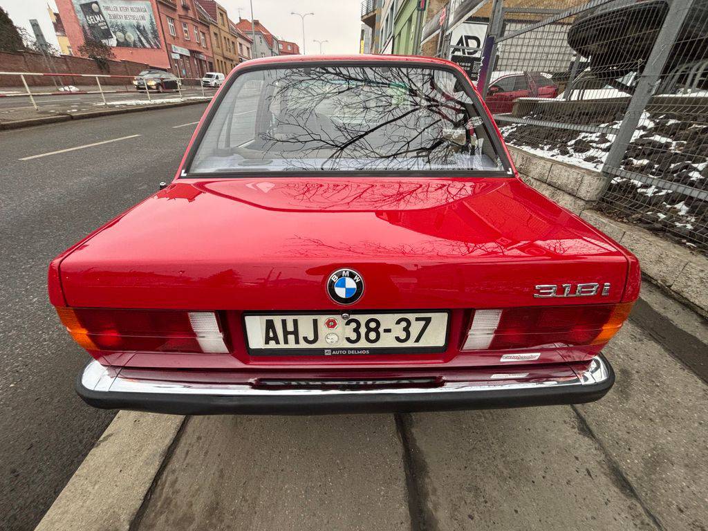 BMW 318 E30-318i/1986/2.maj. garážován
