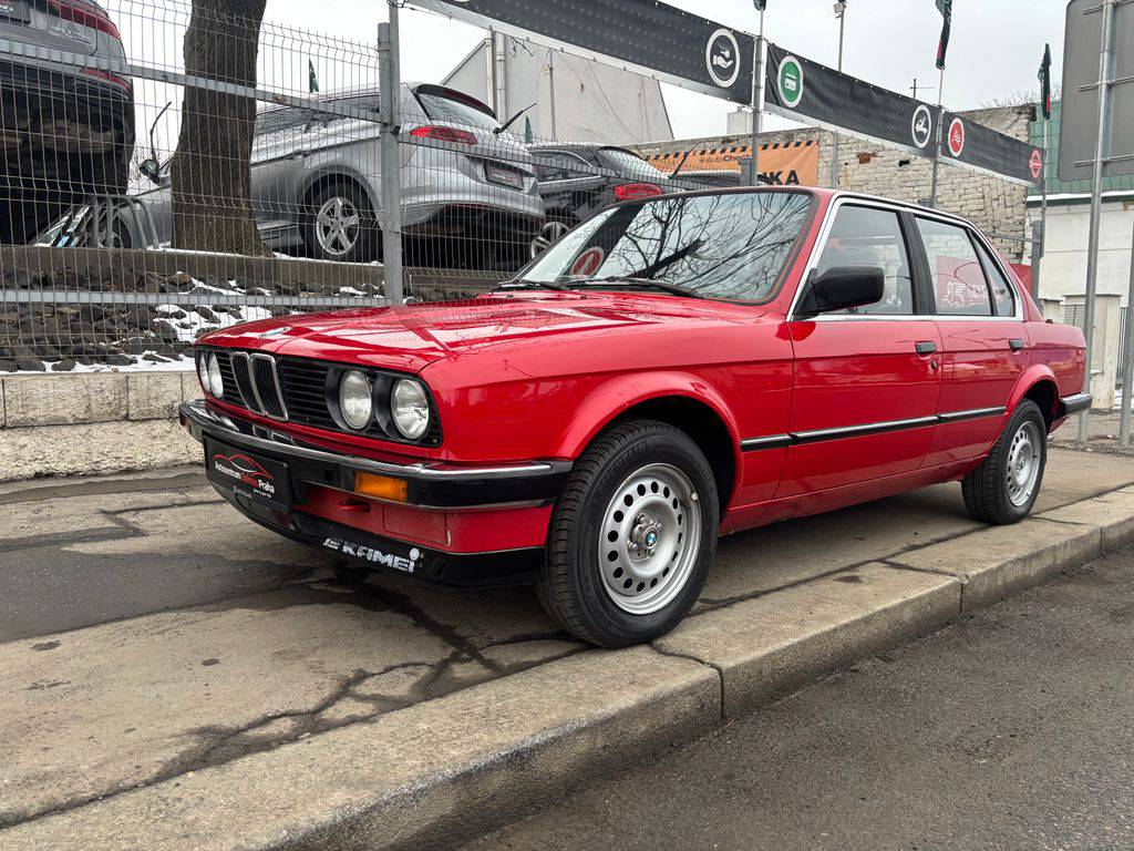 BMW 318 E30-318i/1986/2.maj. garážován