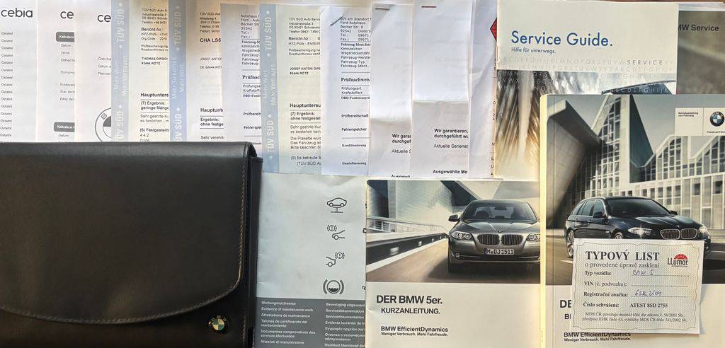 BMW 530 530d xDrive/2012/S.KNIHA-ZÁRUK