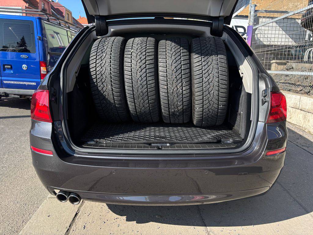 BMW 530 530d xDrive/2012/S.KNIHA-ZÁRUK