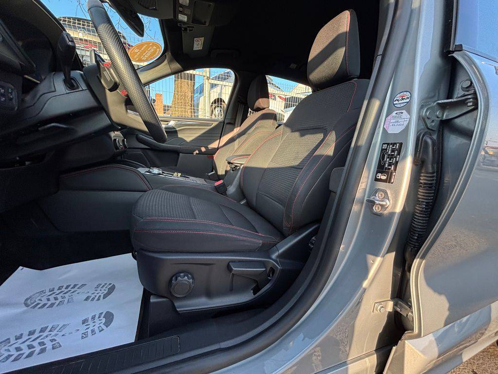 Ford Kuga 1.5EB/2023/ST-LINE,1MAJ-ZÁRUKA