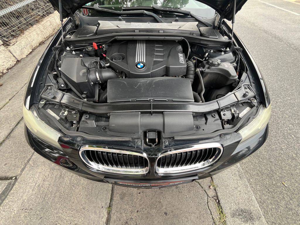 BMW 320 320d/2010/MAN6-2MAJ-WEBASTO