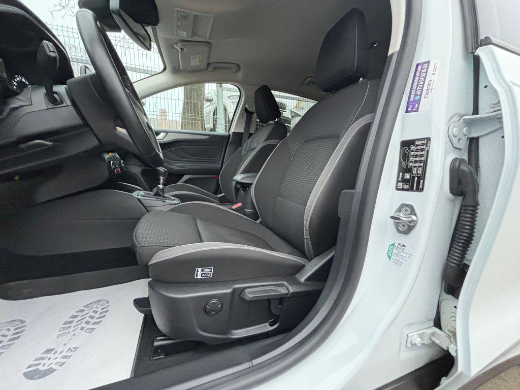 Ford Focus 1.5EB/2023/1MAJ,COOL-ZÁRUKA24