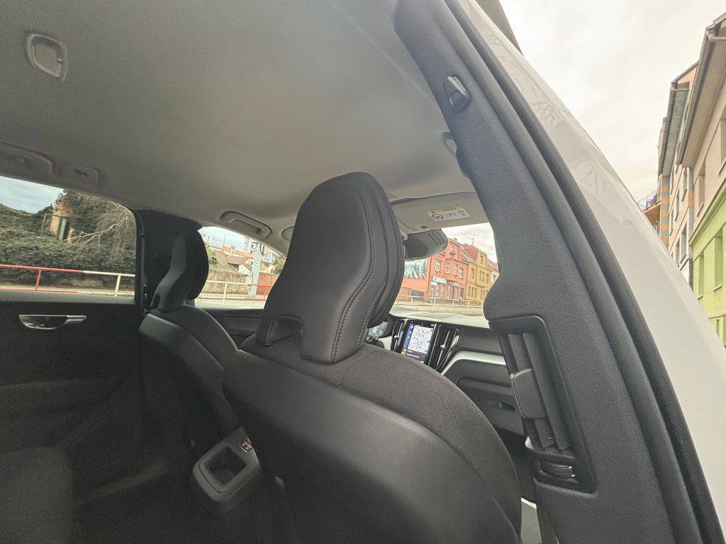 Volvo XC60 D4/2021/1MAJ.AT,TAŽ,MOMENTUM P