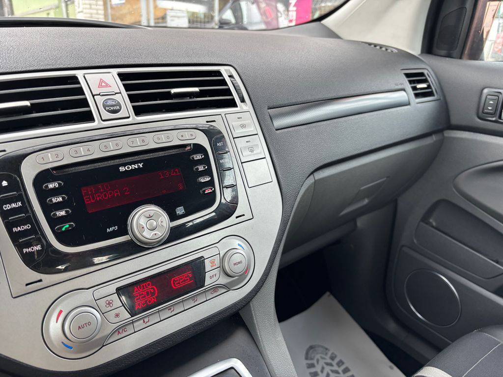 Ford Kuga 2.0TDCi/2010/ČR-4X4-TITANIUM