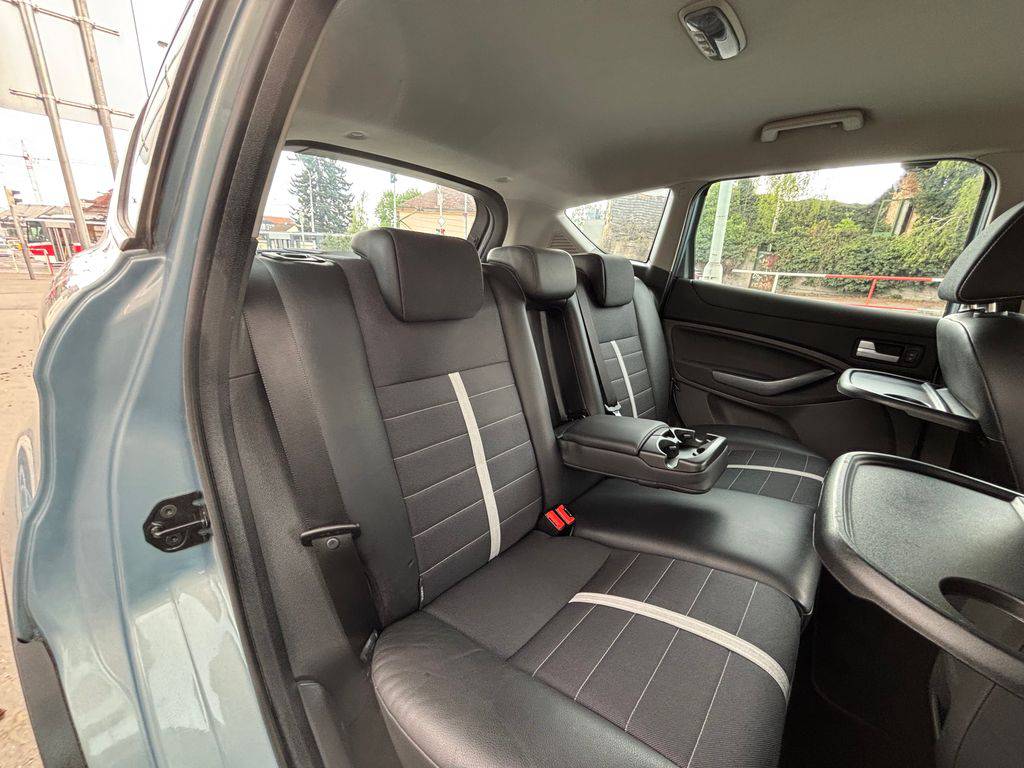 Ford Kuga 2.0TDCi/2010/ČR-4X4-TITANIUM