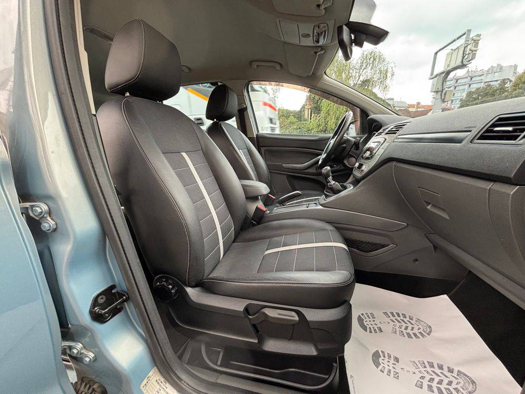 Ford Kuga 2.0TDCi/2010/ČR-4X4-TITANIUM