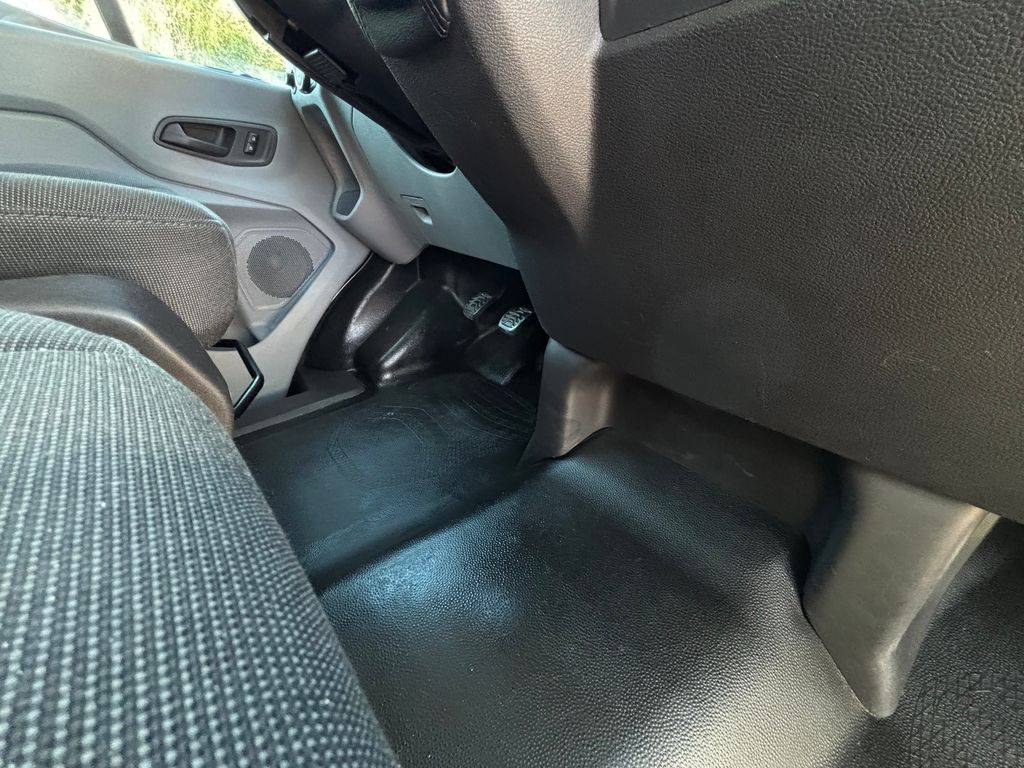 Ford Transit 2.2TDCi-L2H2-9MÍST-DPH-CZ-1MAJ