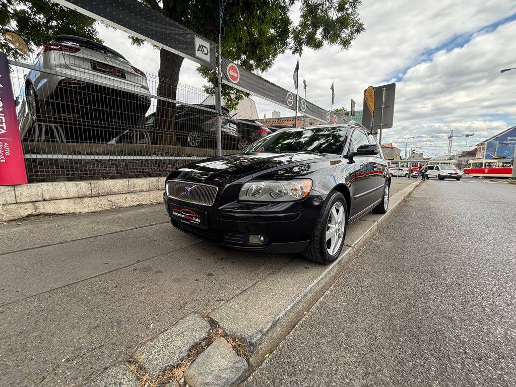 Volvo V50 2.0D/2005/MOMENTUM.MANUÁL.TAŽNÉ