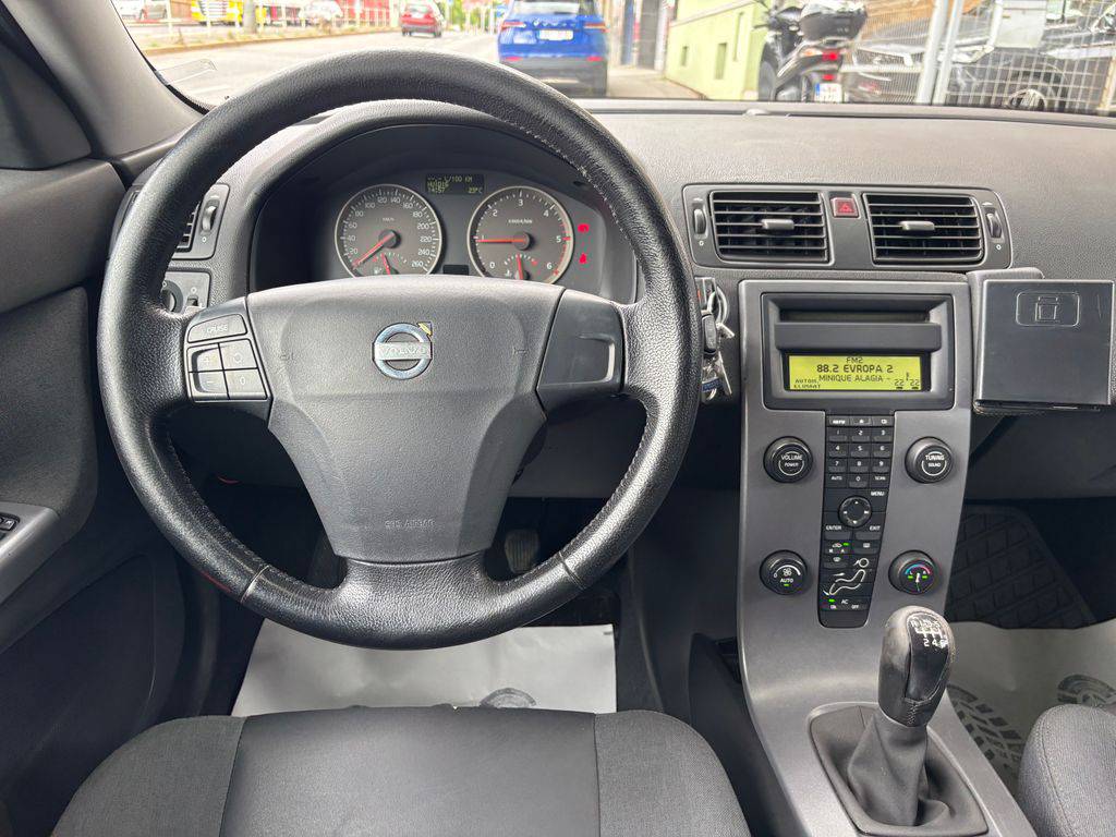 Volvo V50 2.0D/2005/MOMENTUM.MANUÁL.TAŽNÉ