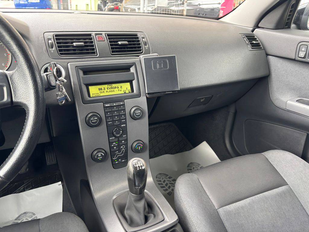 Volvo V50 2.0D/2005/MOMENTUM.MANUÁL.TAŽNÉ
