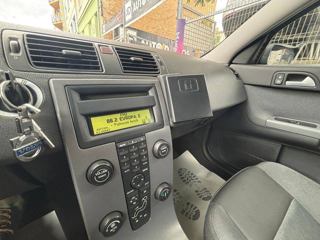 Volvo V50 2.0D/2005/MOMENTUM.MANUÁL.TAŽNÉ