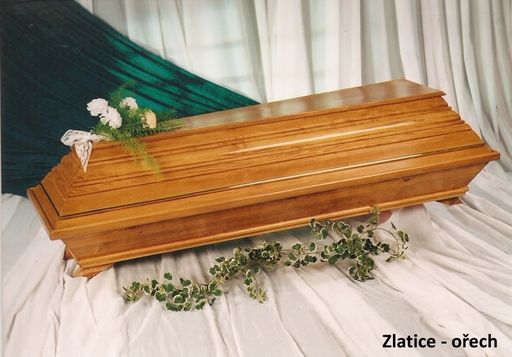 rakev Zlatice ořech